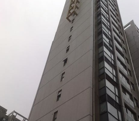 居民大楼安装轻质隔板