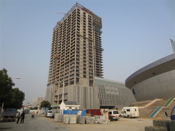 家居大楼安装轻质隔墙板工程