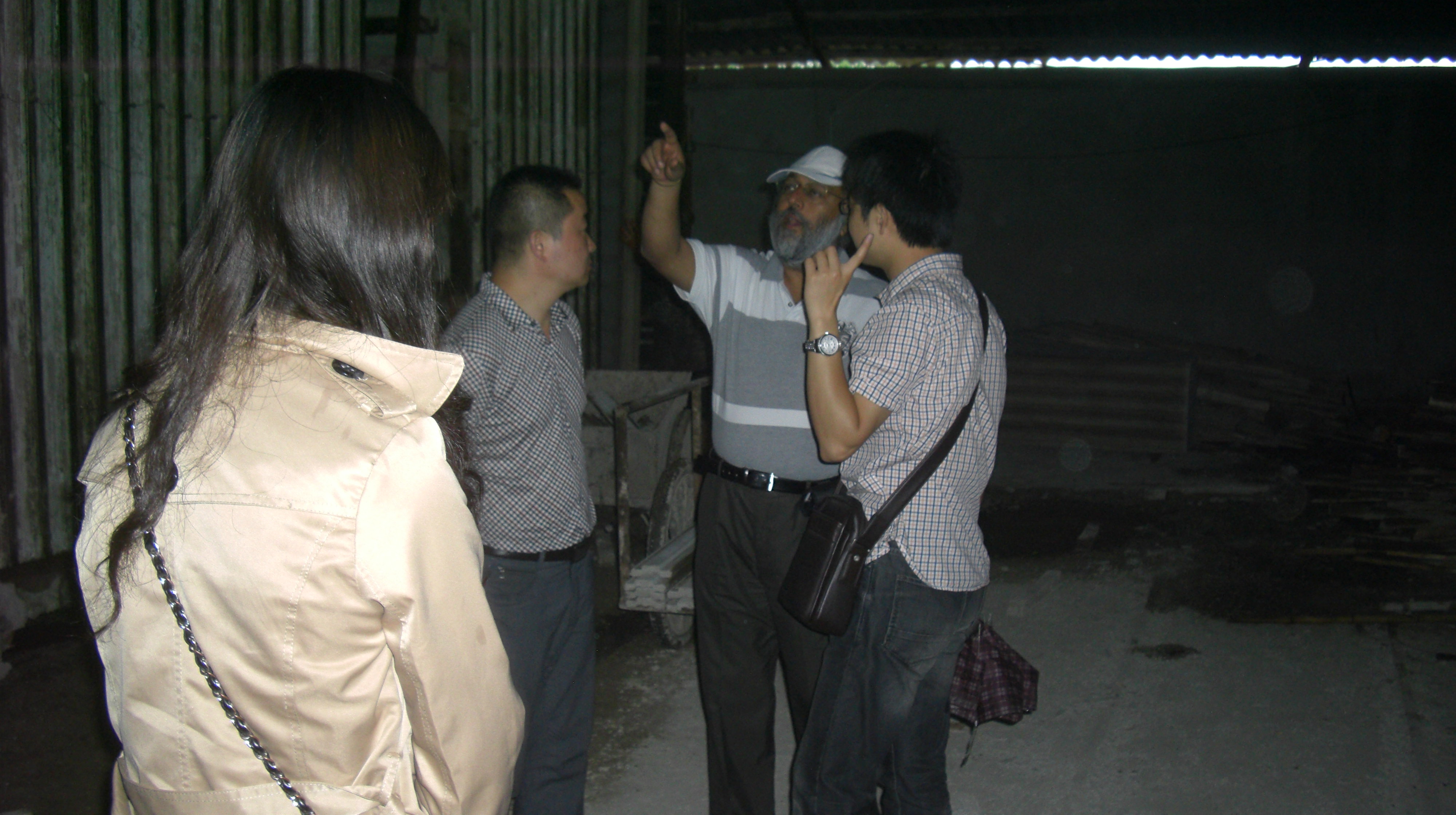 印度客户考察墙板生产基地